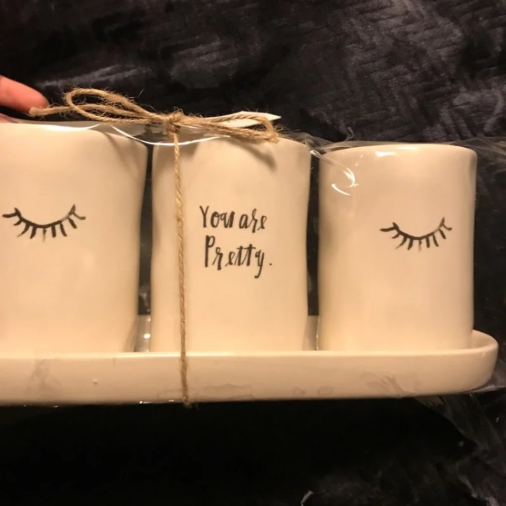 Makeup cups